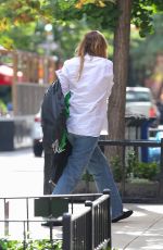 JENNIFER LAWRENCE Returns Home from a Shopping Trip in New York City 08/26/2025