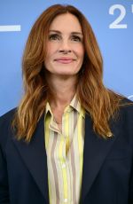 JULIA ROBERTS at After The Hunt Photocall at 82nd Venice International Film Festival 08/29/2025