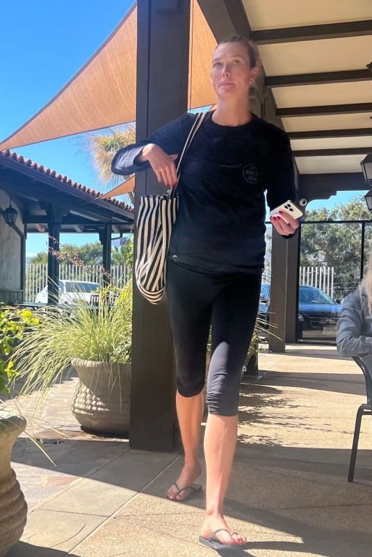 KARLIE KLOSS Leaves Pedicure Appointment in Malibu 08/07/2025