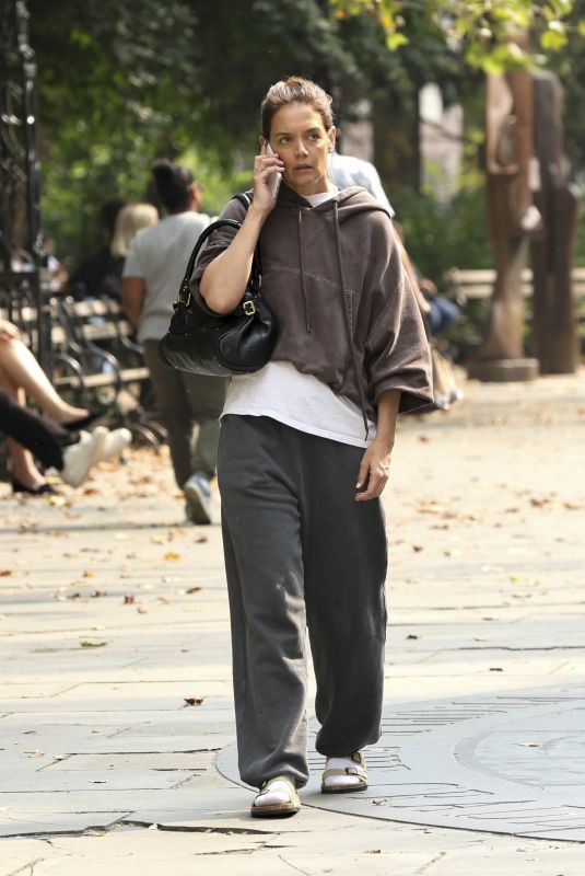 KATIE HOLMES Filming Happy Hours in Downtown Manhattan 08/11/2025
