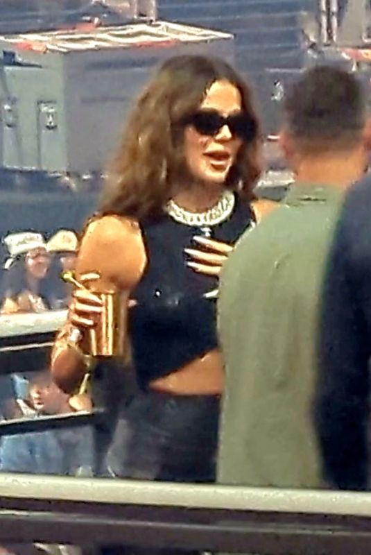KHLOE KARDASHIAN at Beyonce