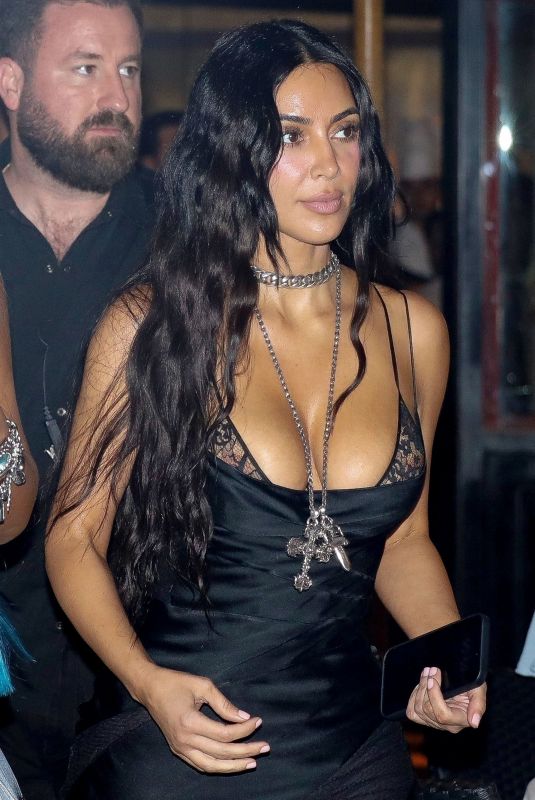 KIM KARDASHIAN Out for Dinner in Rome 08/23/2025