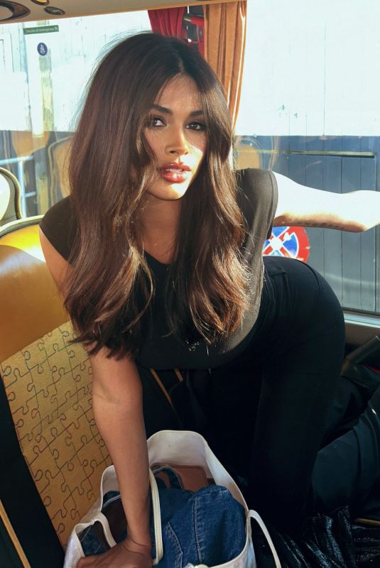 KOMAL ILSANKER - Instagram Photos 08/07/2025