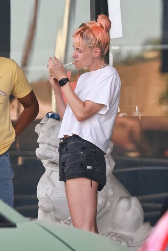 KRISTEN STEWART Lights Up a Cigarette After Lunching with Friends in Los Angeles 08/29/2025