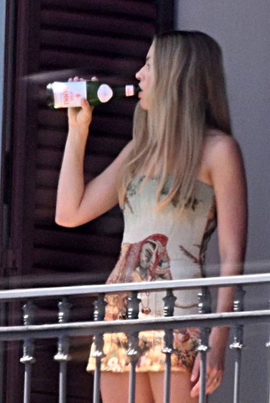 MARGOT ROBBIE at Balcony of Grand Hotel Parker