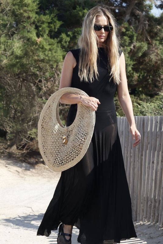 MARGOT ROBBIE Out for Lunch and Boutique Shopping in Ibiza 07/09/2025