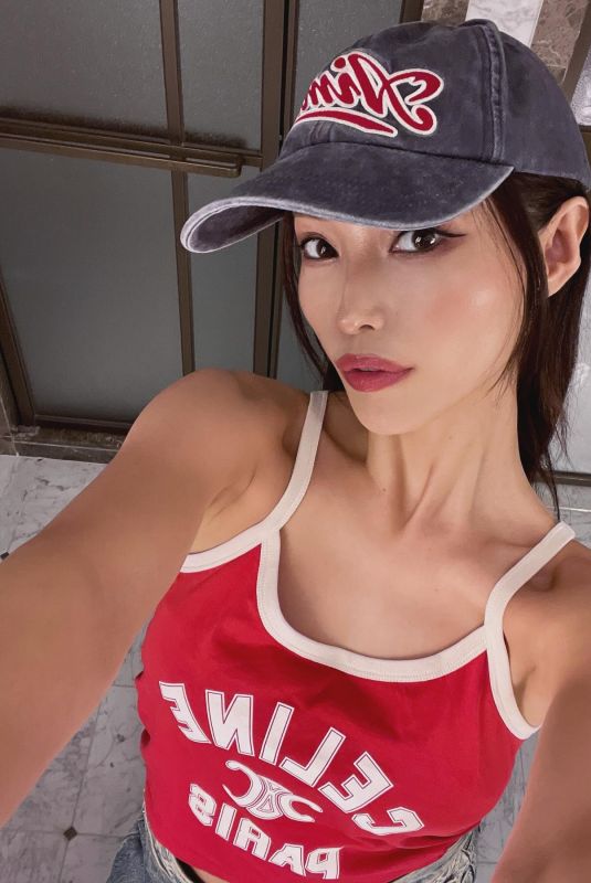 MIKA TAKEUCHI - Instagram Photos 08/22/2025