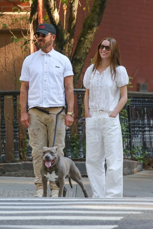 NICOLE BRYDON BLOOM and Justin Theroux Taking Their Dog for a Walk in New York 08/22/2025
