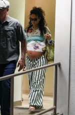 Pregnant RIHANNA Leaves a Doctor
