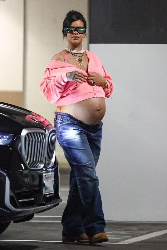 Pregnant RIHANNA Out and About in Beverly Hills 08/11/2025