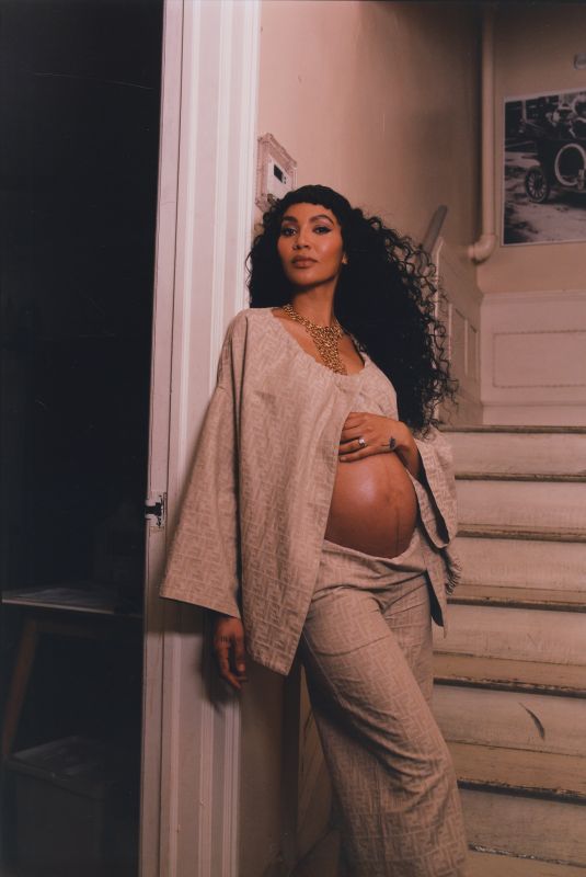 Pregnant SOPHIA ROE for Flaunt Magazine, July 2025