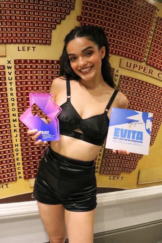 RACHEL ZEGLER Hand-delivered a Surprise Number 1 Award for Best-selling Vinyl in London 08/10/2025