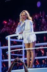 SABRINA CARPENTER Performs at Lollapalooza at Grant Park in Chicago 08/03/2025