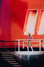 SABRINA CARPENTER Performs at Lollapalooza at Grant Park in Chicago 08/03/2025