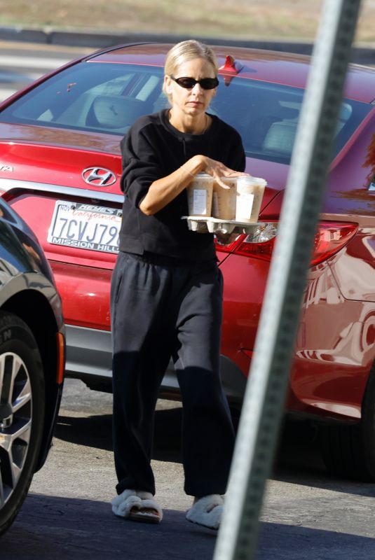 SARAH MICHELLE GELLAR Out for Iced Lattes at Starbucks in Brentwood 08/29/2025