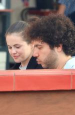 SELENA GOMEZ anf Benny Blanco Out for Dinner with Friends in Los Angeles 08/15/2025