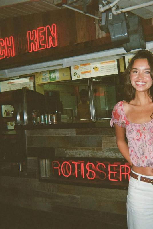 SOPHIA HAMMONS - Instagram Photos 08/25/2025