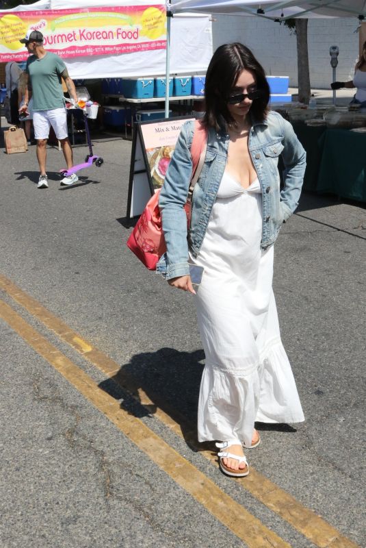 TAYLOR ANNE DANEHOWER Out Shopping at Studio City Farmers Market 08/17/2025