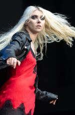 TAYLOR MOMSEN Performs at Power Up Tour at Murrayfield Stadium in Edinburgh 08/21/2025