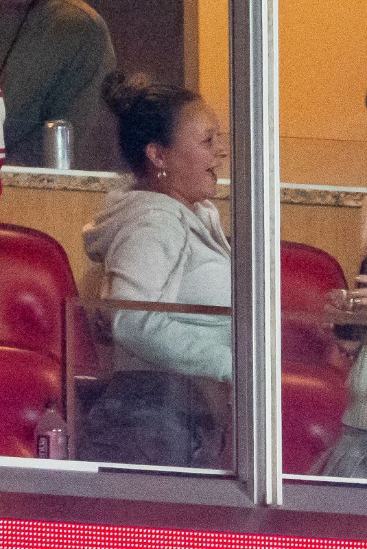 TAYLOR SWIFT and Travis Kelce at Cincinnati Bearcats vs Nebraska Cornhuskers Game at Arrowhead Stadium in Kansas City 08/28/2025