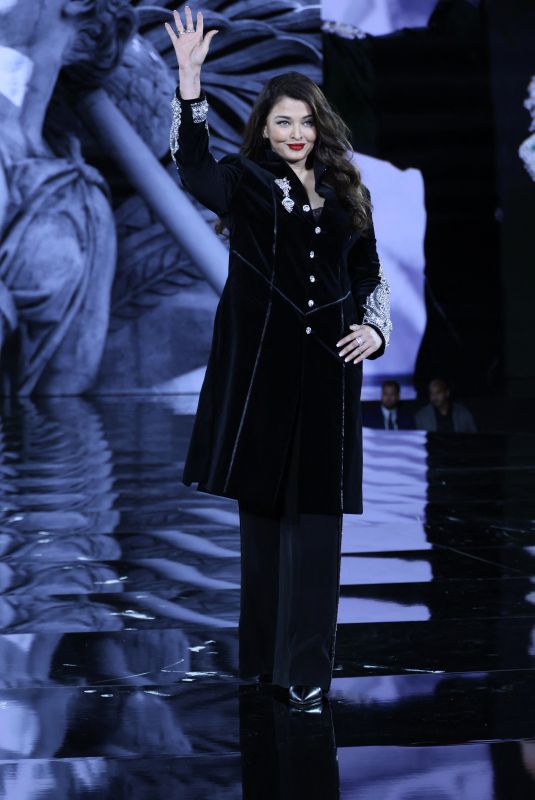 AISHWARYA RAI at Le Defile You’re Worth It L’Oreal Paris Show at Paris Fashion Week 09/29/2025