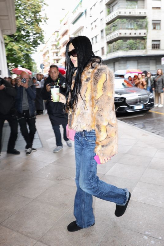 AMELIA HAMLIN Out in Milan 09/27/2025
