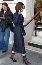 ARIANA GREENBLATT Arrives at Her Hotel at Paris Fashion Week in Paris 09/28/2025