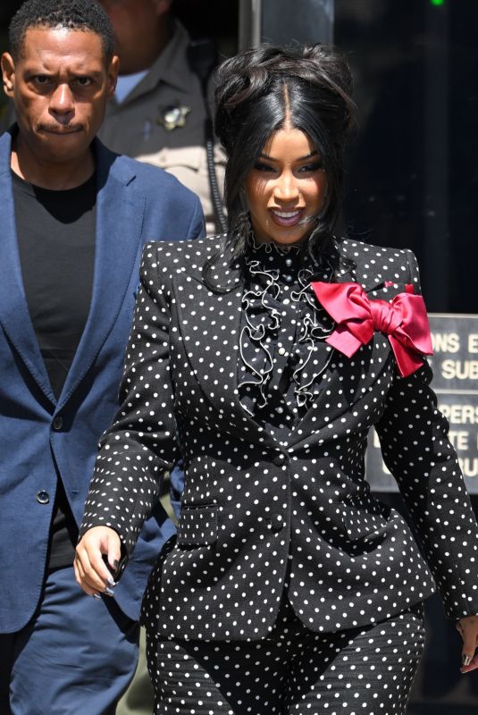 CARDI B Leaves Court House for Lunch in Alhambra 09/02/2025
