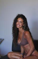 DEBORA GOMES - Instagram Photos 09/16/2025