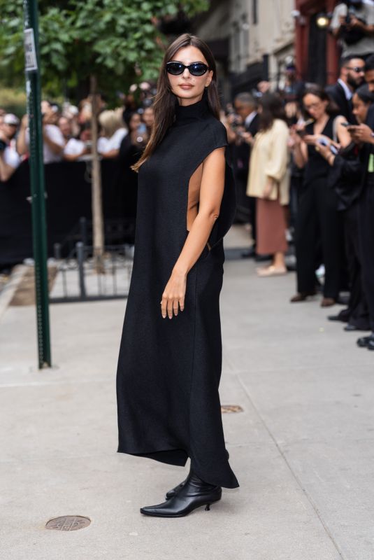 EMILY RATAJKOWSKI Arrives at Calvin Klein Fashion Show at NYFW in New York City 09/12/2025