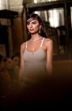 EMILY RATAJKOWSKI Walks Runway at Tory Burch Fashion Show at NYFW in New York 09/15/2025