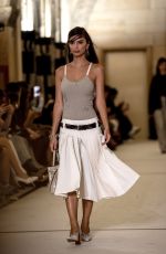 EMILY RATAJKOWSKI Walks Runway at Tory Burch Fashion Show at NYFW in New York 09/15/2025