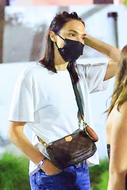 GAL GADOT Arrives at Tate McRae Concert in Inglewood 09/26/2025