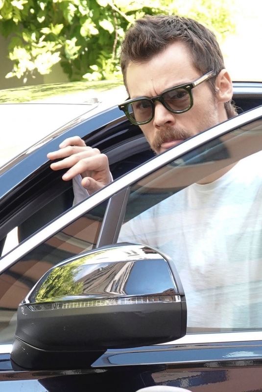 Harry Styles spotted driving through streets of Rome 09/17/2025