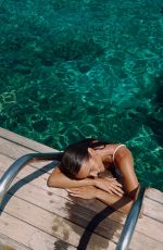 HELEN OWEN - Instagram Photos 09/21/2025