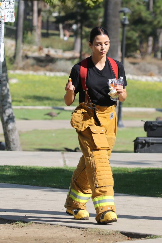 JENNA DEWAN on the Set of he Rookie in Los Angeles 09/05/2025