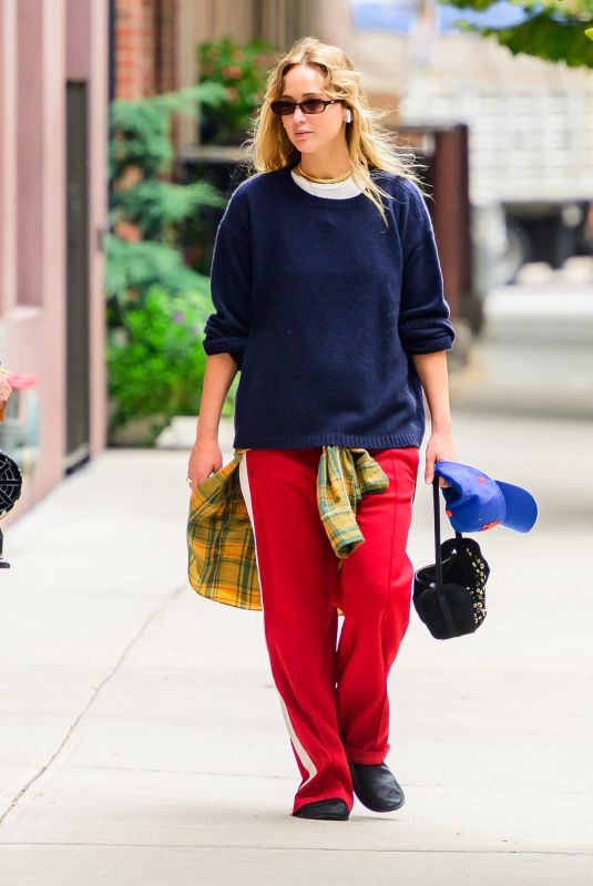 JENNIFER LAWRENCE Heading to a Gym in Los Angeles 09/22/2025