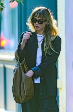 JENNIFER LAWRENCE Steps Out for Dinner in New York City 09/03/2025