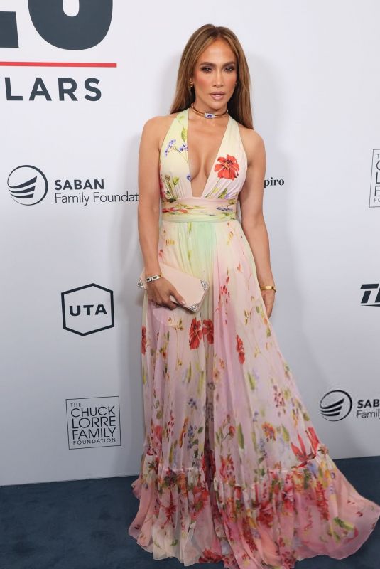 JENNIFER LOPEZ at YES Scholars 25th Anniversary Gala in Los Angeles 09/04/2025
