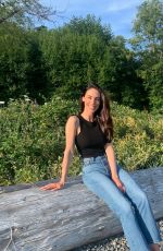JESSICA LOWNDES - Instagram Photos 09/19/2025