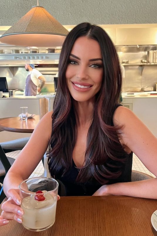 JESSICA LOWNDES - Instagram Photos 09/20/2025
