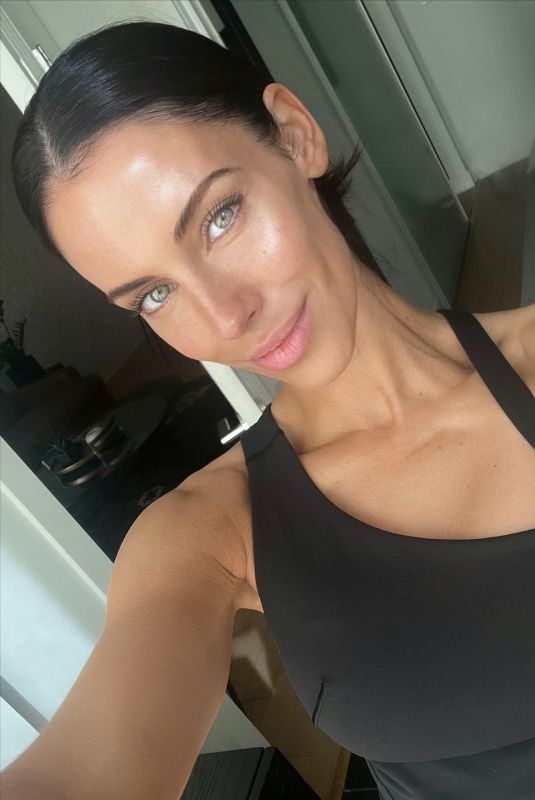 JESSICA LOWNDES - Instagram Photos 09/25/2025