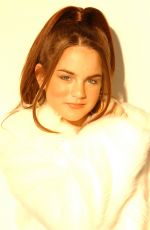 JOJO LEVESQUE at a Photoshoot 2004