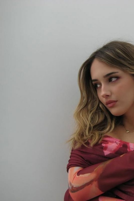 JULIA BUTTERS - Instagram Photos 09/21/2025