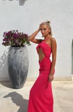 JULIA CAVANAGH - Instagram Photos 09/02/2025