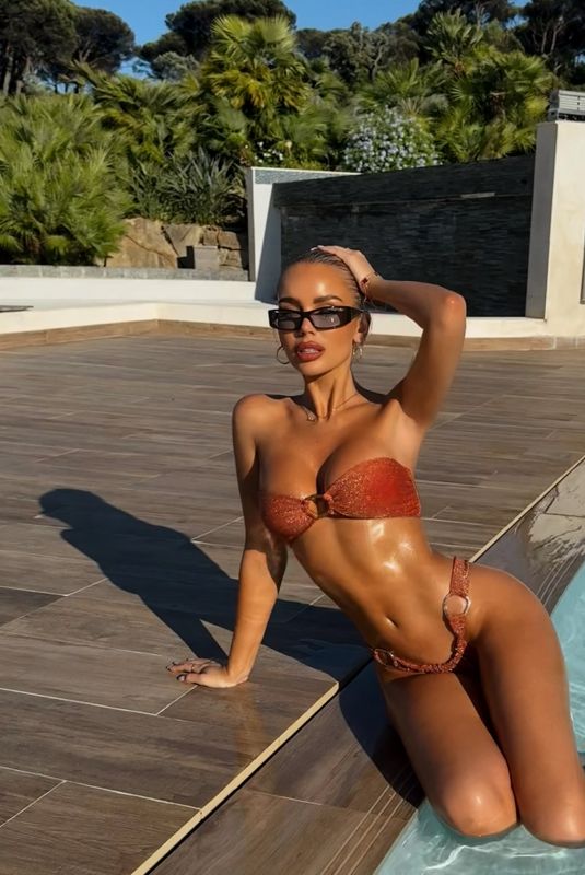 JULIA CAVANAGH - Instagram Photos 09/07/2025