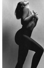 JULIA KELLY at a Photoshoot, September 2025