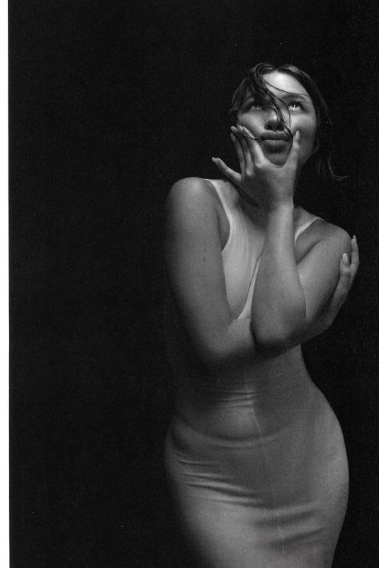JULIA KELLY at a Photoshoot, September 2025