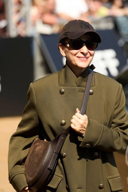 JULIETTE BINOCHE Arrives at Maria Cristina Hotel in San Sebastian 09/19/2025