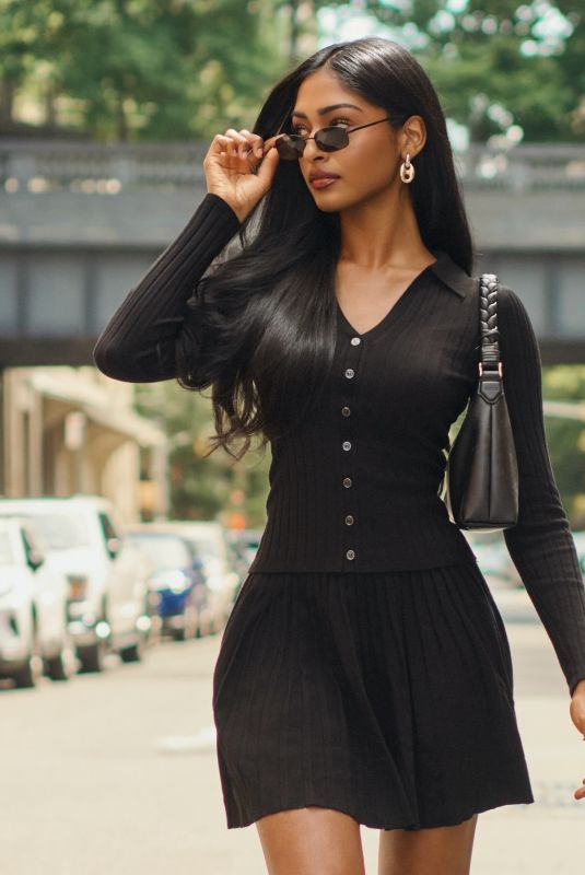 KAAVIYA SAMBASIVAM - Instagram Photos and Video 09/16/2025
